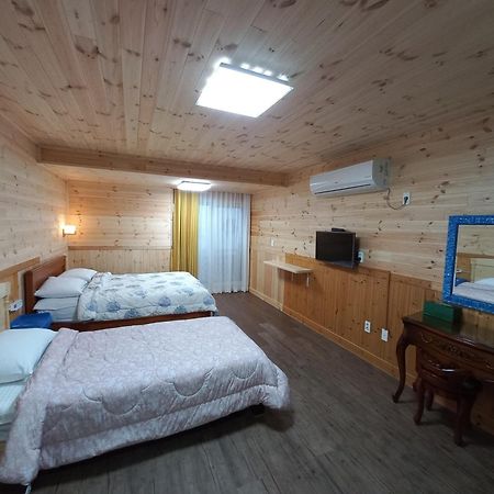 Good Day Pension Seogwipo Bagian luar foto