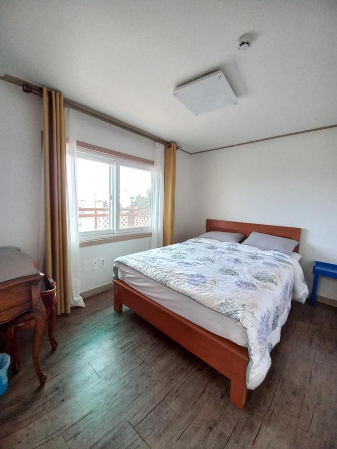 Good Day Pension Seogwipo Bagian luar foto