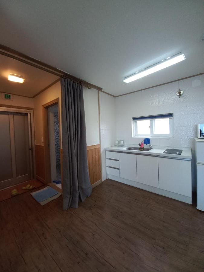 Good Day Pension Seogwipo Bagian luar foto