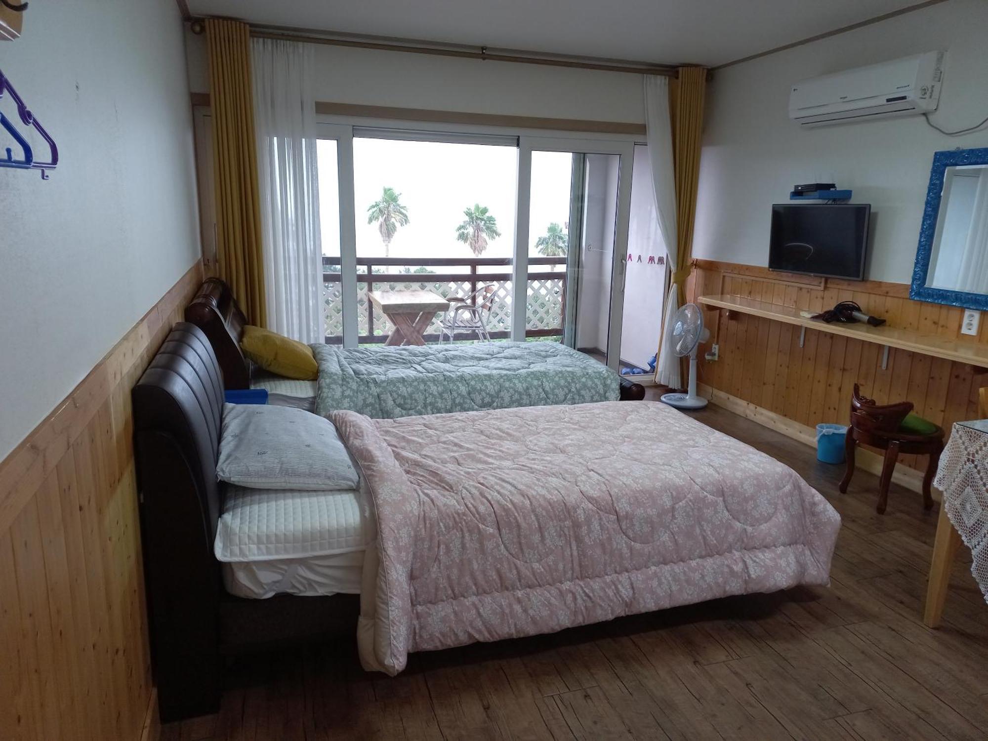 Good Day Pension Seogwipo Bagian luar foto