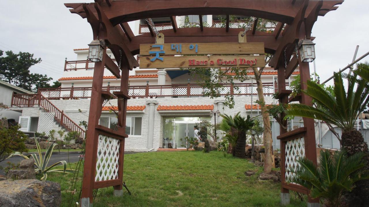 Good Day Pension Seogwipo Bagian luar foto