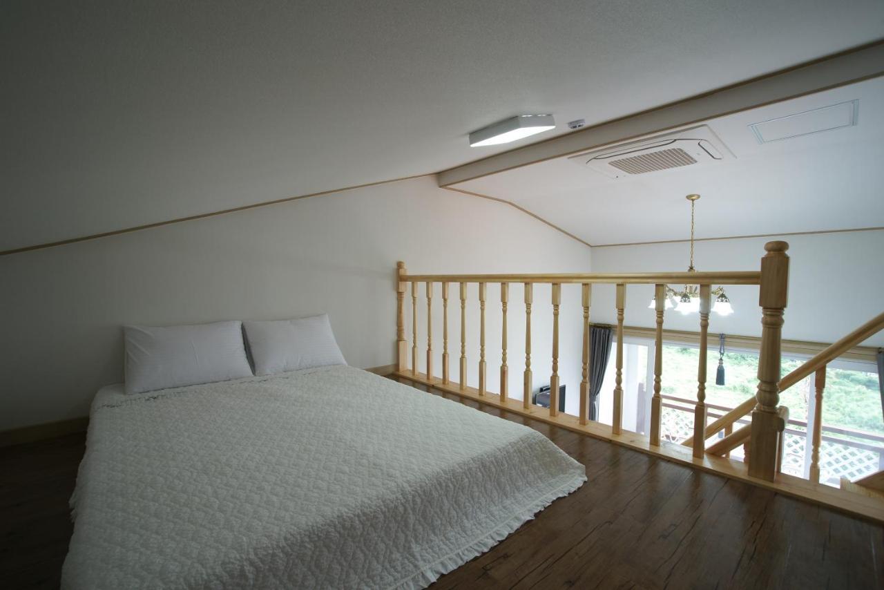 Good Day Pension Seogwipo Bagian luar foto