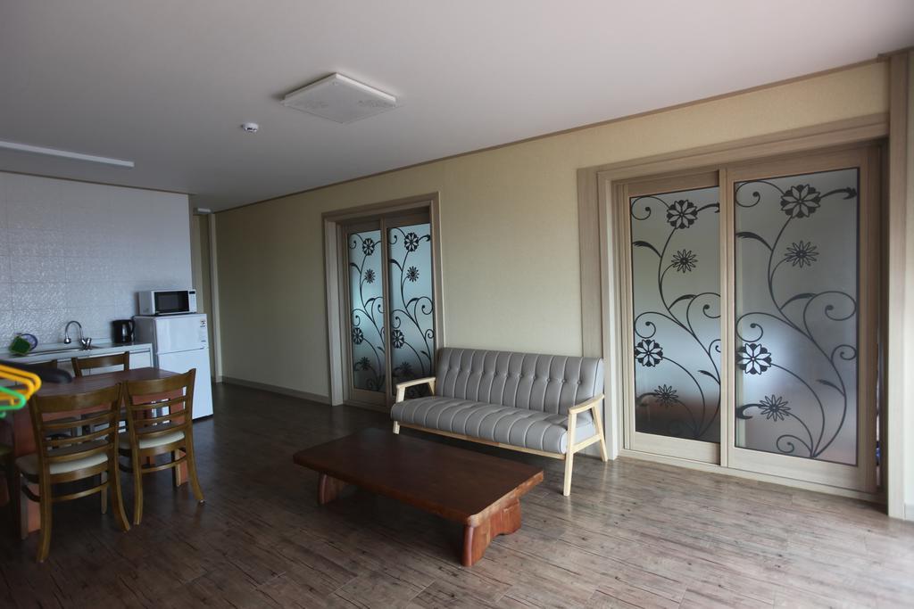 Good Day Pension Seogwipo Ruang foto