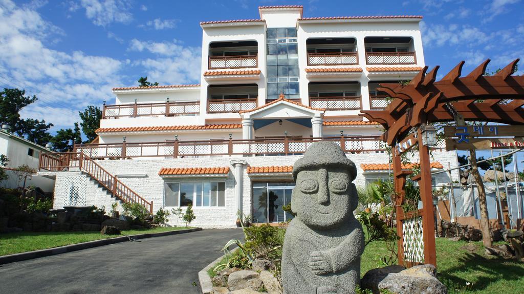 Good Day Pension Seogwipo Bagian luar foto