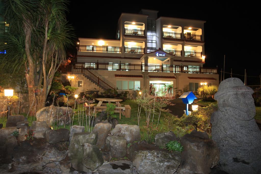 Good Day Pension Seogwipo Bagian luar foto